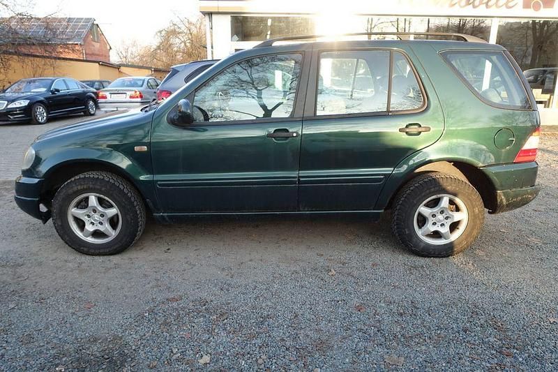 Gebraucht Mercedes ML320 218 PS (160 kW) 2000 Grün SUV