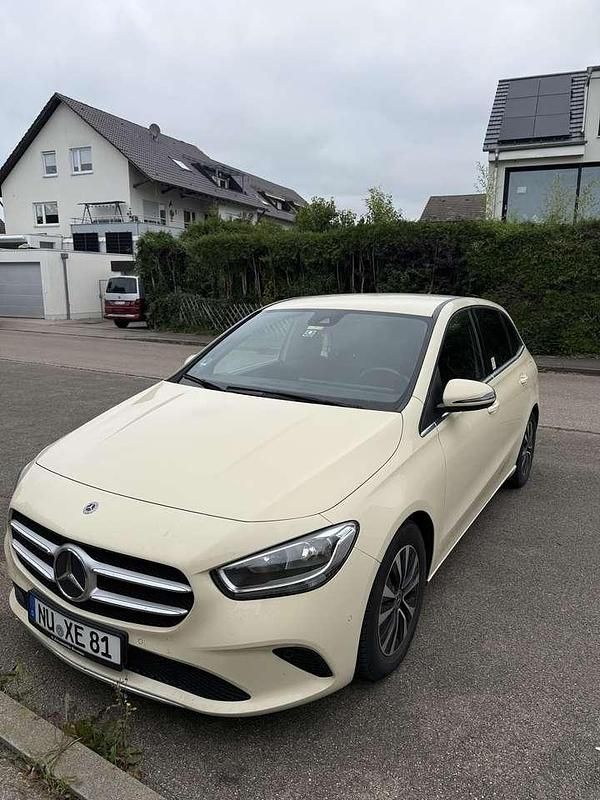 Gebraucht 2021 Mercedes B200 Van / Kleinbus | 10.800 € (Guter Preis) - Bild 1/4