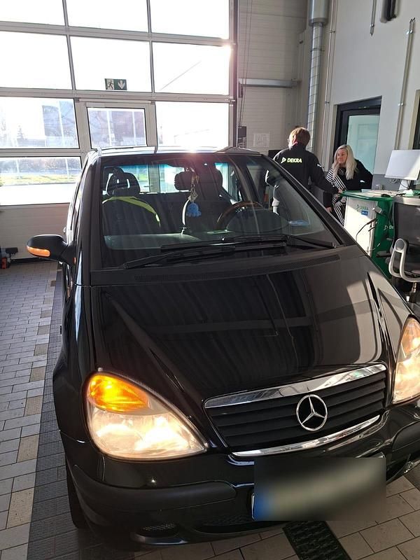 Schwarz Gebraucht 2003 Mercedes A140 Kleinwagen | 1.600 € - Bild 1/4