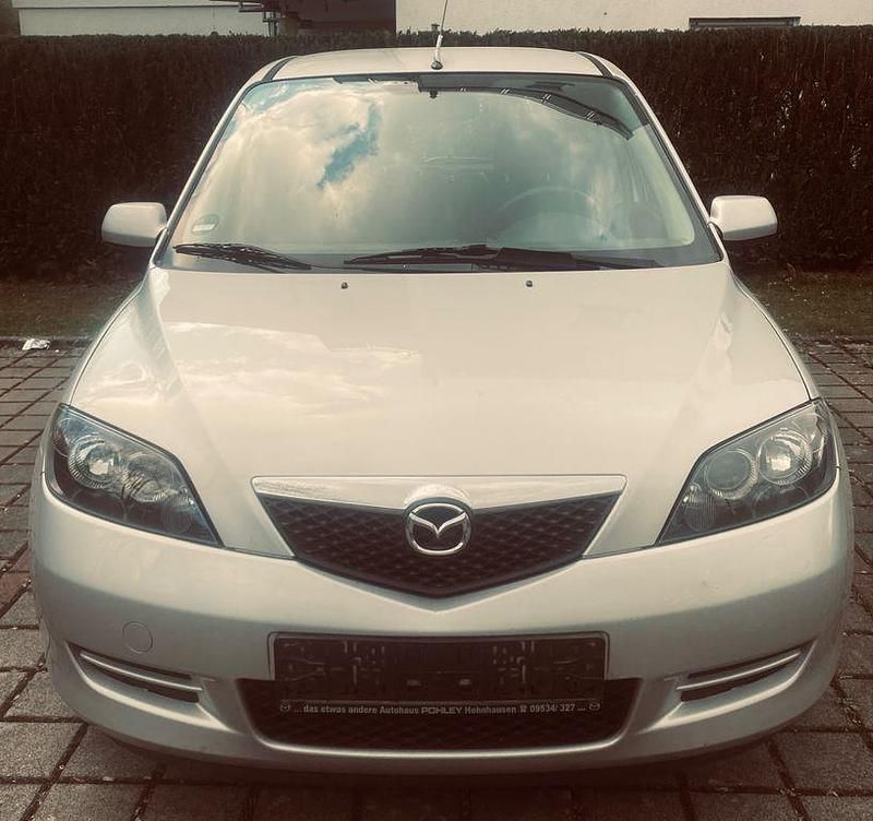 Usado Mazda 2 Impuls 75 HP (55 kW) 2008 Cinzento Citadino