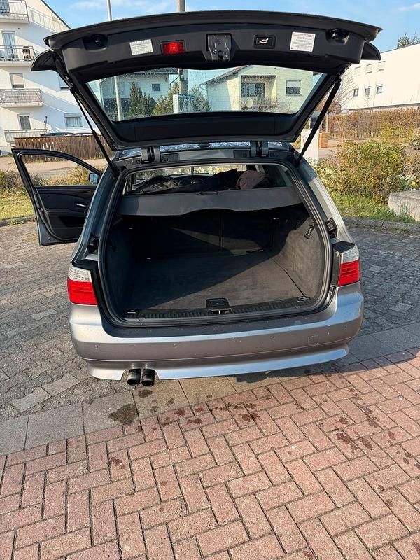 Gebraucht BMW 530 272 PS (200 kW) 2007 Grau Kombi