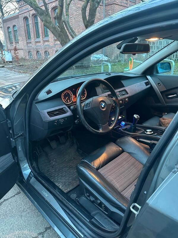 Andere außenfarben Gebraucht 2004 BMW 520 Limousine | 3.500 € - Bild 1/4