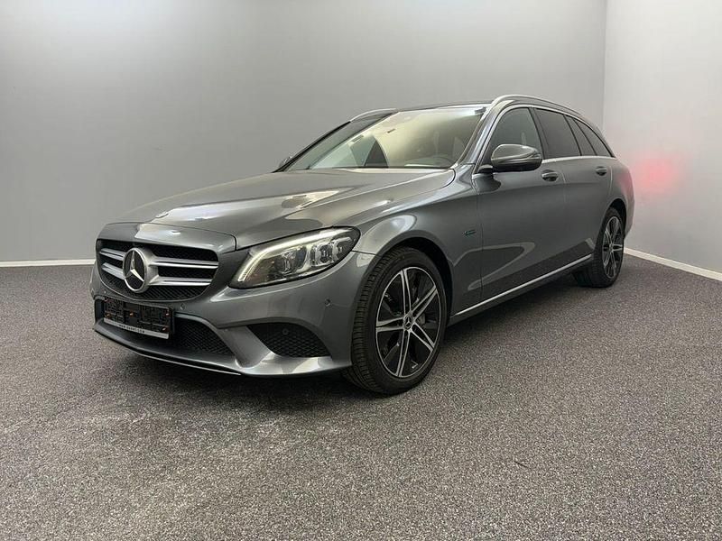 Grau Gebraucht 2020 Mercedes C300e Avantgarde Limousine | 20.799 € (Guter Preis) - Bild 1/4