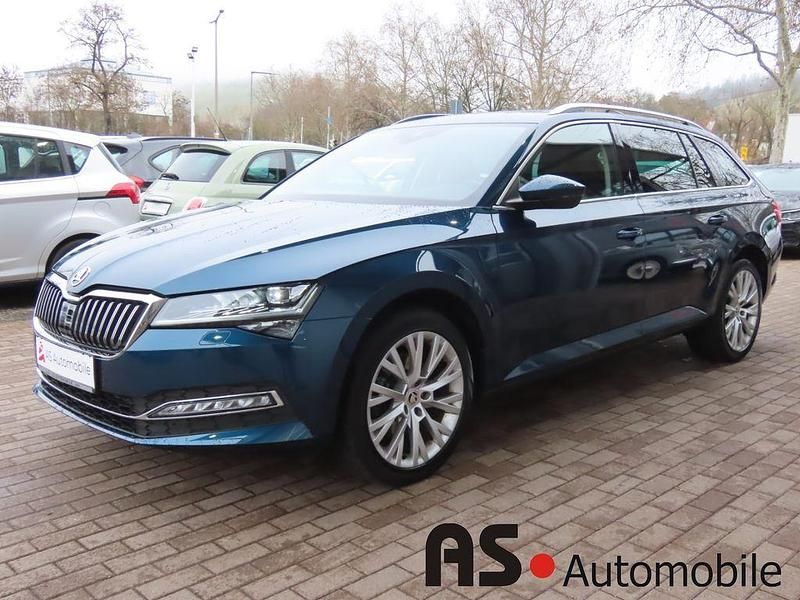Gebraucht Skoda Superb Style 200 PS (147 kW) 2022 Modra lava/lava blau Kombi