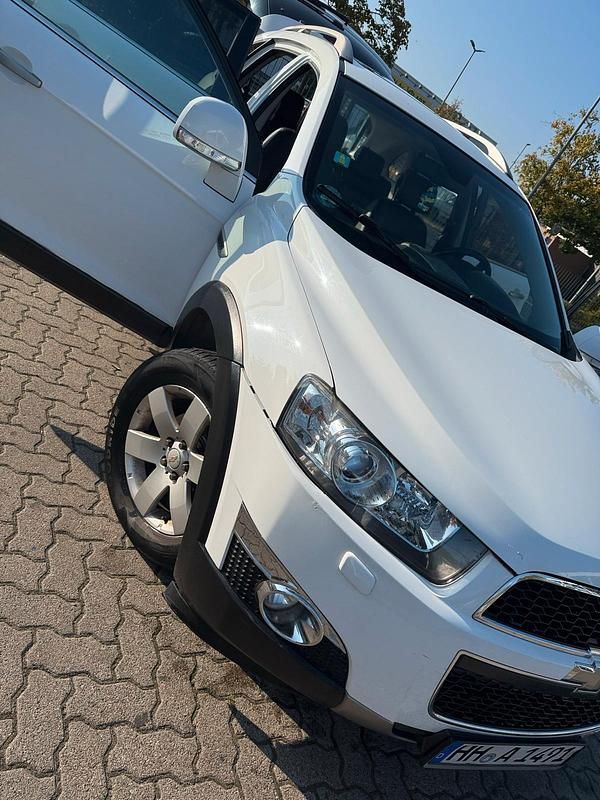 Weiß Gebraucht 2011 Chevrolet Captiva SUV | 3.550 € (Guter Preis) - Bild 1/4