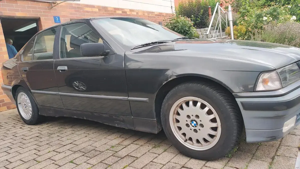 Gebraucht BMW 318 115 PS (84 kW) 1992 Limousine