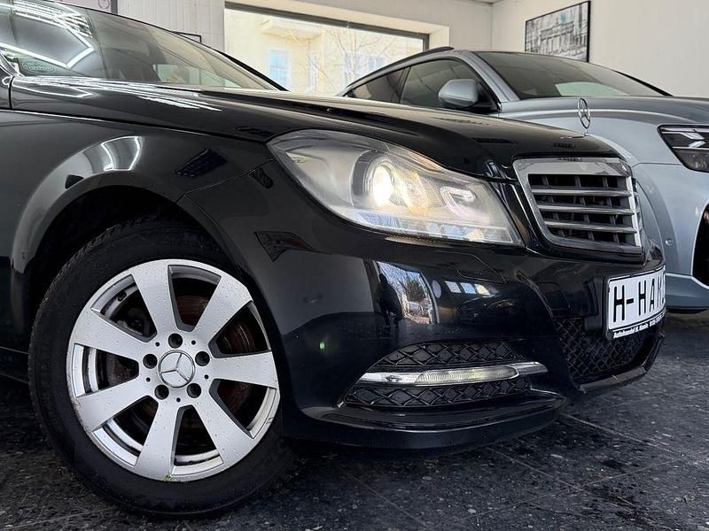 Gebraucht Mercedes C180 120 PS (88 kW) 2013 Schwarz Limousine