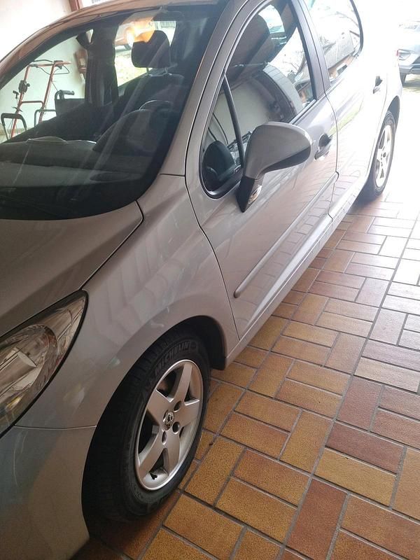 Gebraucht Peugeot 207 85 PS (62 kW) 2007 Silber Limousine