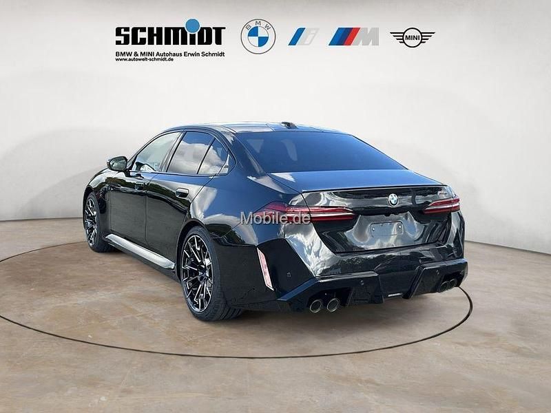 Neu BMW M5 Comfort Edition 727 PS (534 kW) 2025 (schwarz)  black sapphire Limousine