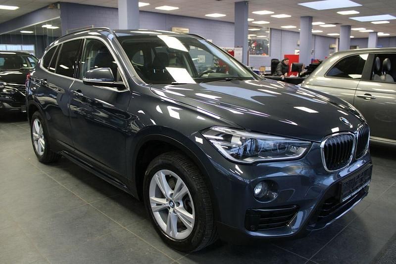 Grau Gebraucht 2018 BMW X1 Sport Line SUV | 21.980 € (Fairer Preis) - Bild 1/4