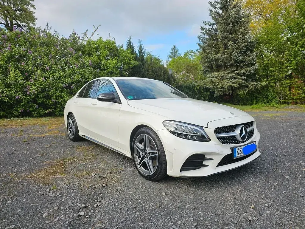 Gebraucht Mercedes C180 156 PS (114 kW) 2019 Weiß Limousine