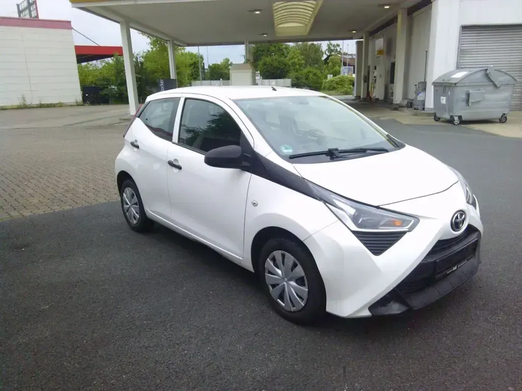 Gebraucht Toyota Aygo 72 PS (52 kW) 2020 Weiß Kleinwagen