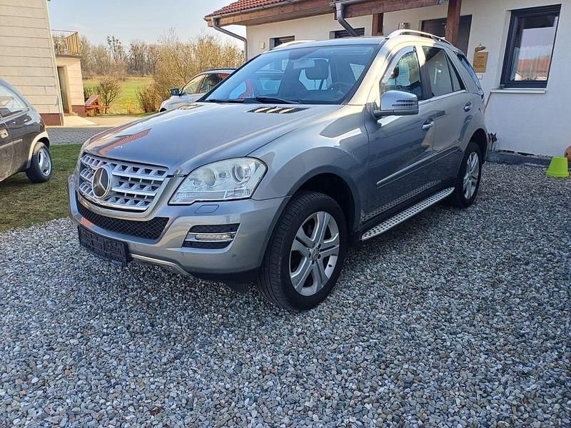 Gebraucht Mercedes ML350 231 PS (169 kW) 2011 Grau SUV