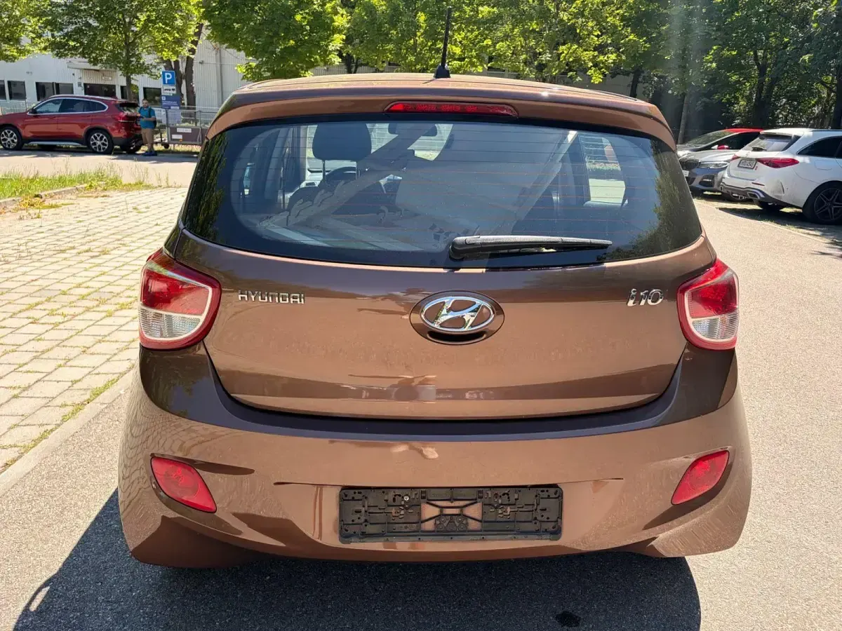 Gebraucht Hyundai i10 87 PS (63 kW) 2016 Braun Kleinwagen