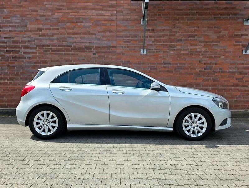 Gebraucht Mercedes A180 122 PS (89 kW) 2013 Silber Limousine