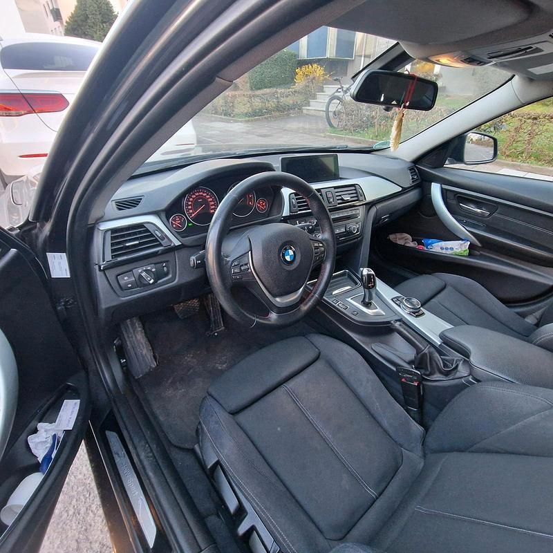 Gebraucht BMW 318 143 PS (105 kW) 2014 Limousine