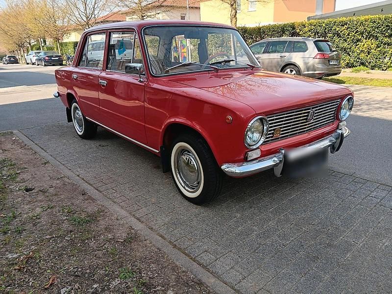 Gebraucht Lada 2101 82 PS (60 kW) 1978 Rot Limousine