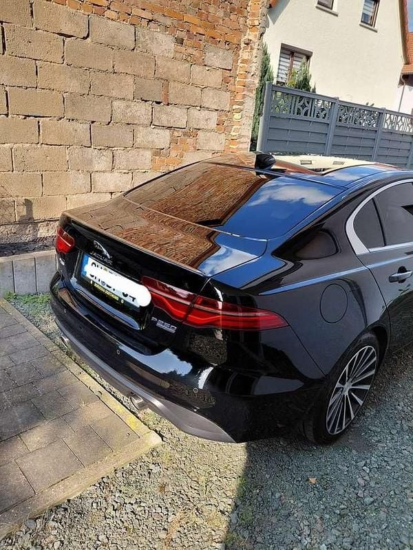 Używany Jaguar XE S 250 KM (183 kW) 2020 Czarny Sedan/Limuzyna