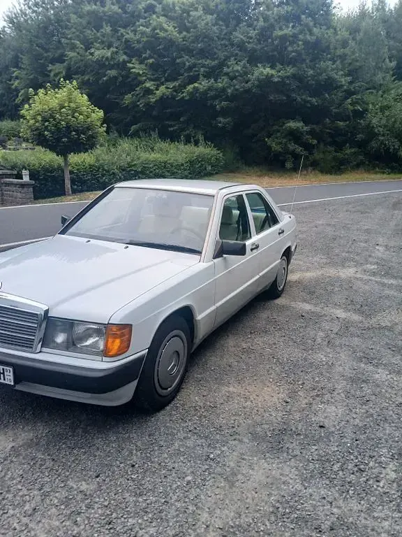 Gebraucht Mercedes 190 118 PS (86 kW) 1990 Weiß Limousine