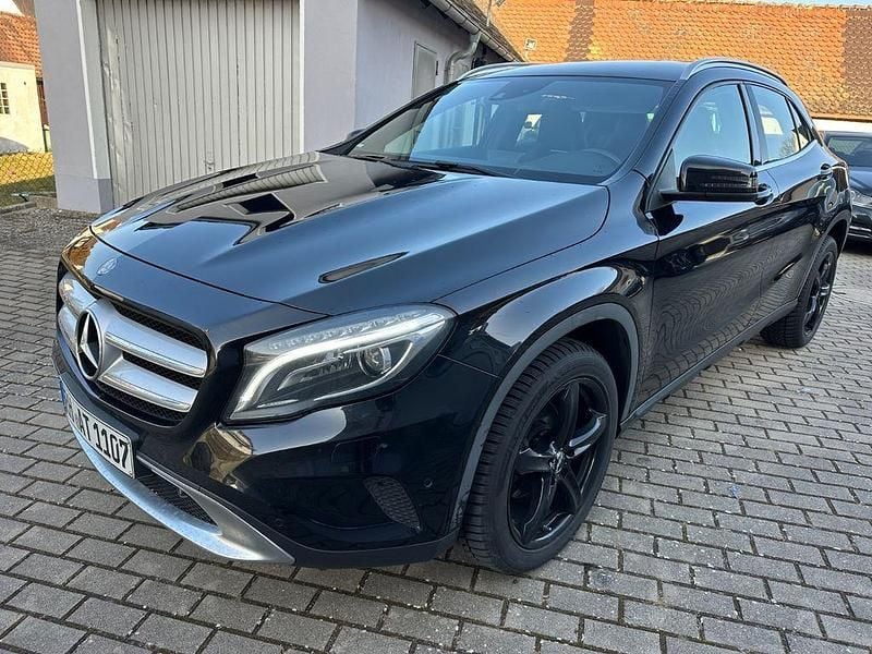 Schwarz Gebraucht 2014 Mercedes GLA220 SUV | 11.990 € (Guter Preis) - Bild 1/4