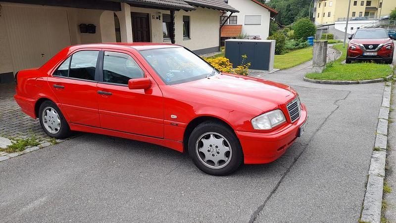 Rot Gebraucht 1999 Mercedes C180 Classic Limousine | 3.500 € (Fairer Preis) - Bild 1/4