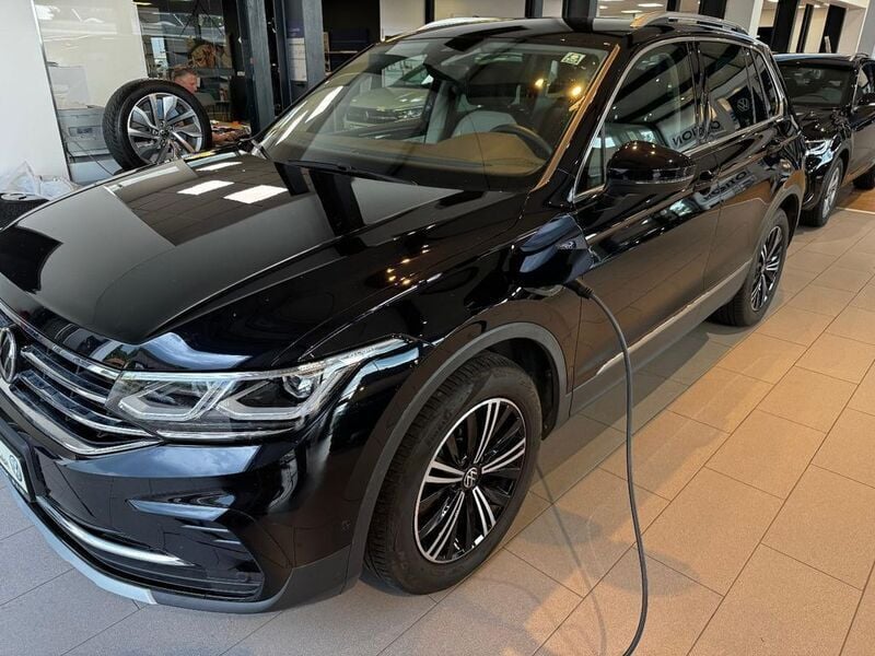Schwarz Gebraucht 2022 VW Tiguan Elegance SUV | 32.990 € (Fairer Preis) - Bild 1/4