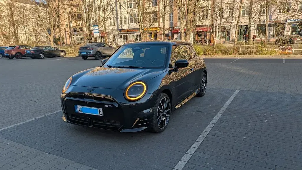 Usata Mini Cooper SE 160 kW (218 CV) 2024 Grigio Utilitaria