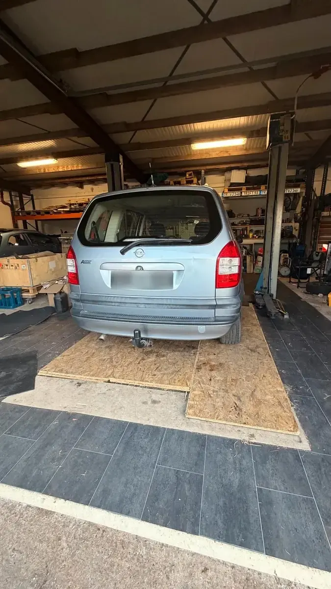 Gebraucht Opel Zafira OPC 125 PS (91 kW) 2003 Silber Van / Kleinbus