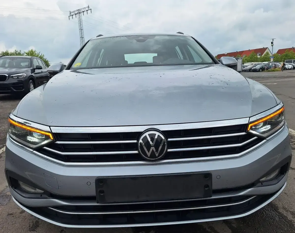 Gebraucht VW Passat Style 122 PS (89 kW) 2020 Silber Kombi