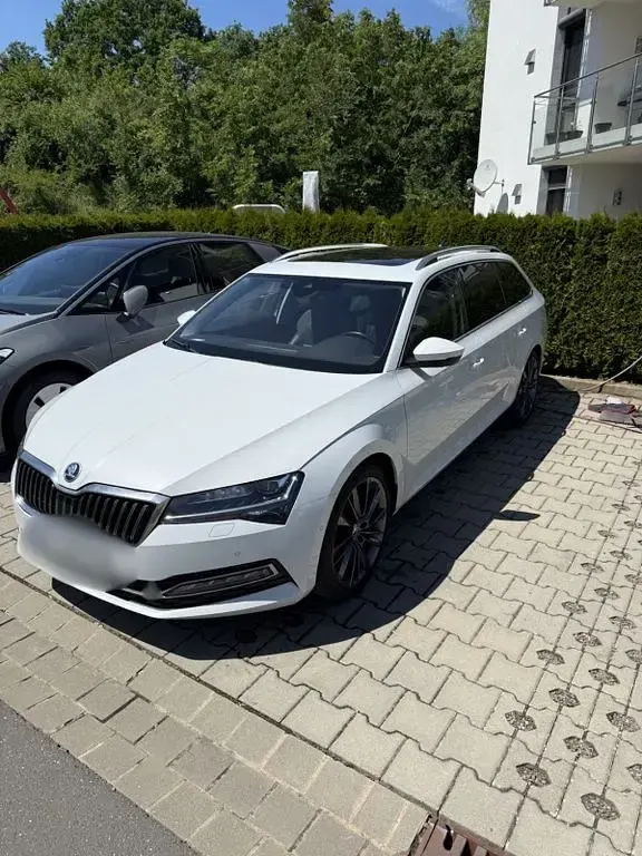 Gebraucht Skoda Superb 150 PS (110 kW) 2021 Weiß Kombi