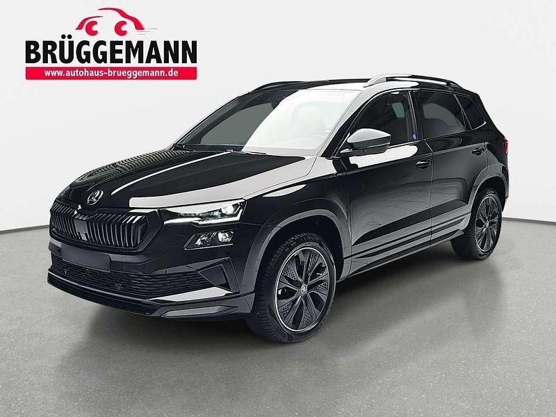 Schwarz Neu 2025 Skoda Karoq SportLine SUV | 41.890 € (Fairer Preis) - Bild 1/4