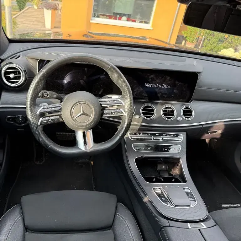 Gebraucht Mercedes E220 AMG line 200 PS (147 kW) 2023 Kombi