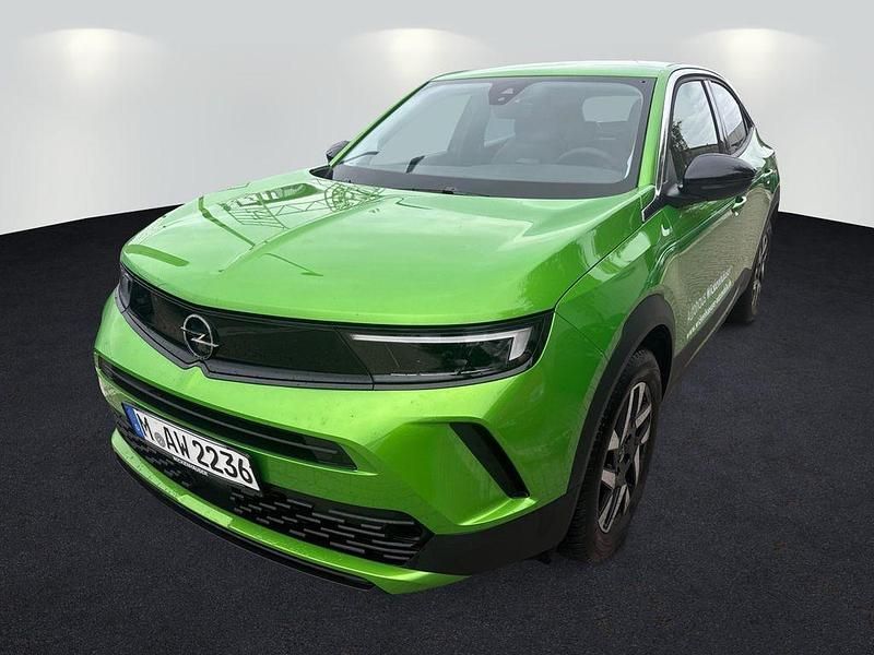 Gebraucht Opel Mokka Elegance 101 PS (74 kW) 2024 Lackierung matcha green/typ au SUV