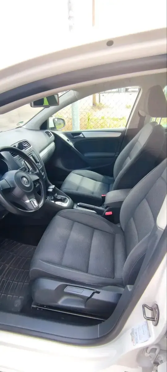 Gebraucht VW Golf VI 105 PS (77 kW) 2010 Weiß Kleinwagen