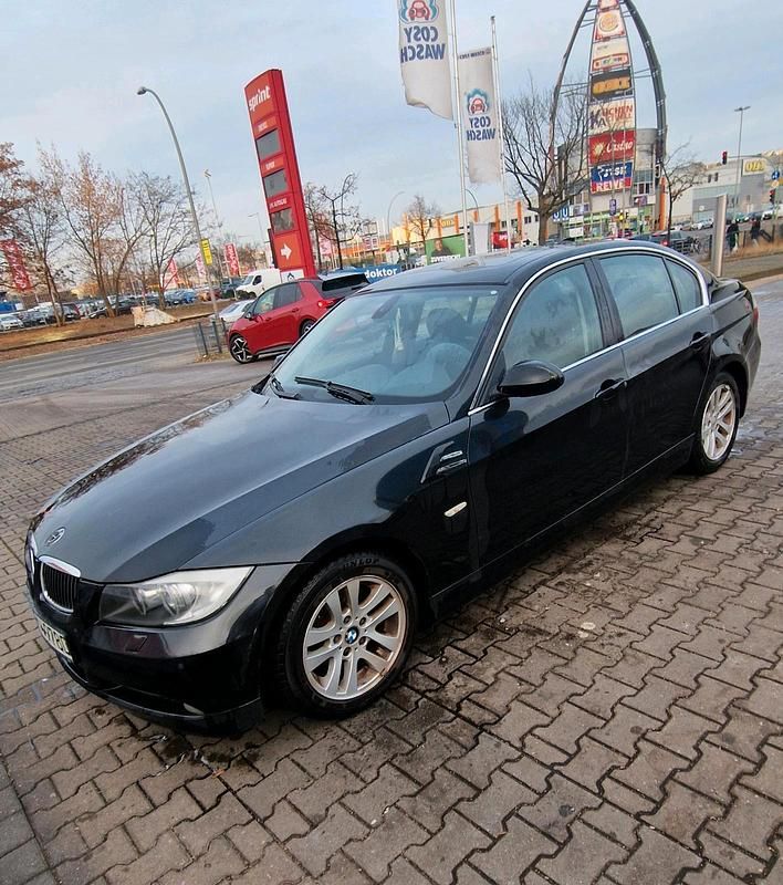 Schwarz Gebraucht 2024 BMW 325 Limousine | 4.300 € - Bild 1/4