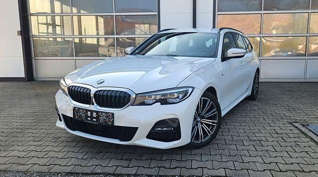 Weiß Gebraucht 2021 BMW 320 M Sport Kombi | 26.990 € (Superpreis) - Bild 1/4