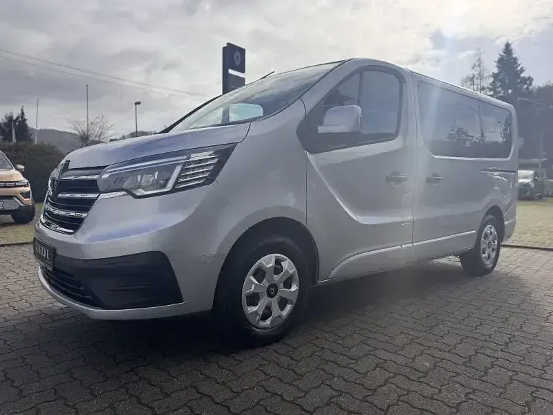 Usado Renault Trafic Evolution 150 HP (110 kW) 2024 Cinzento Monovolume