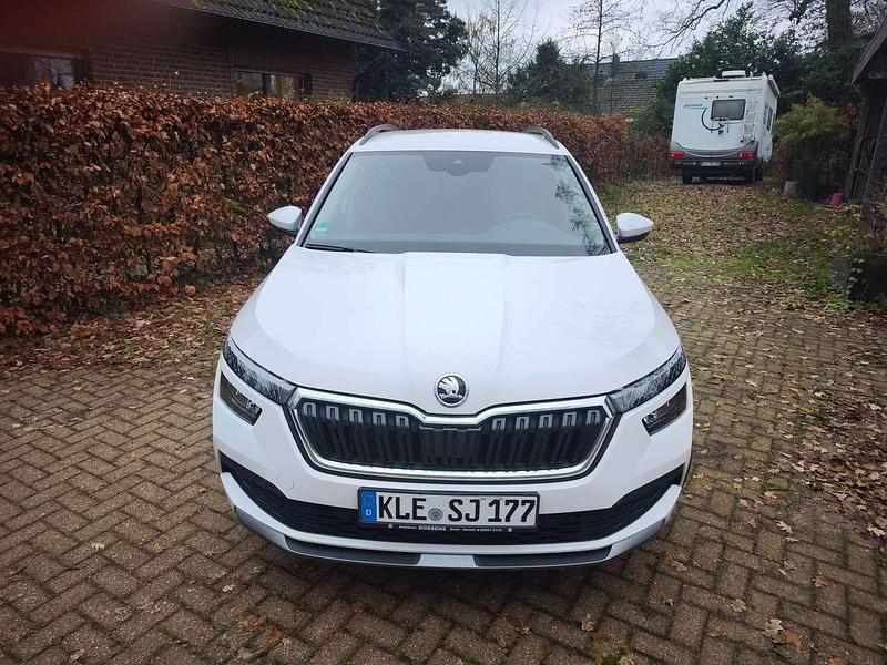 Weiß Gebraucht 2023 Skoda Kamiq Ambition SUV | 19.200 € (Superpreis) - Bild 1/4