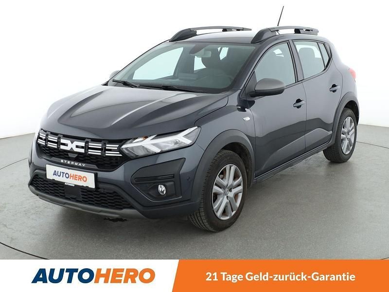 Schwarz Gebraucht 2023 Dacia Sandero Expression Kleinwagen | 17.420 € (Fairer Preis) - Bild 1/3