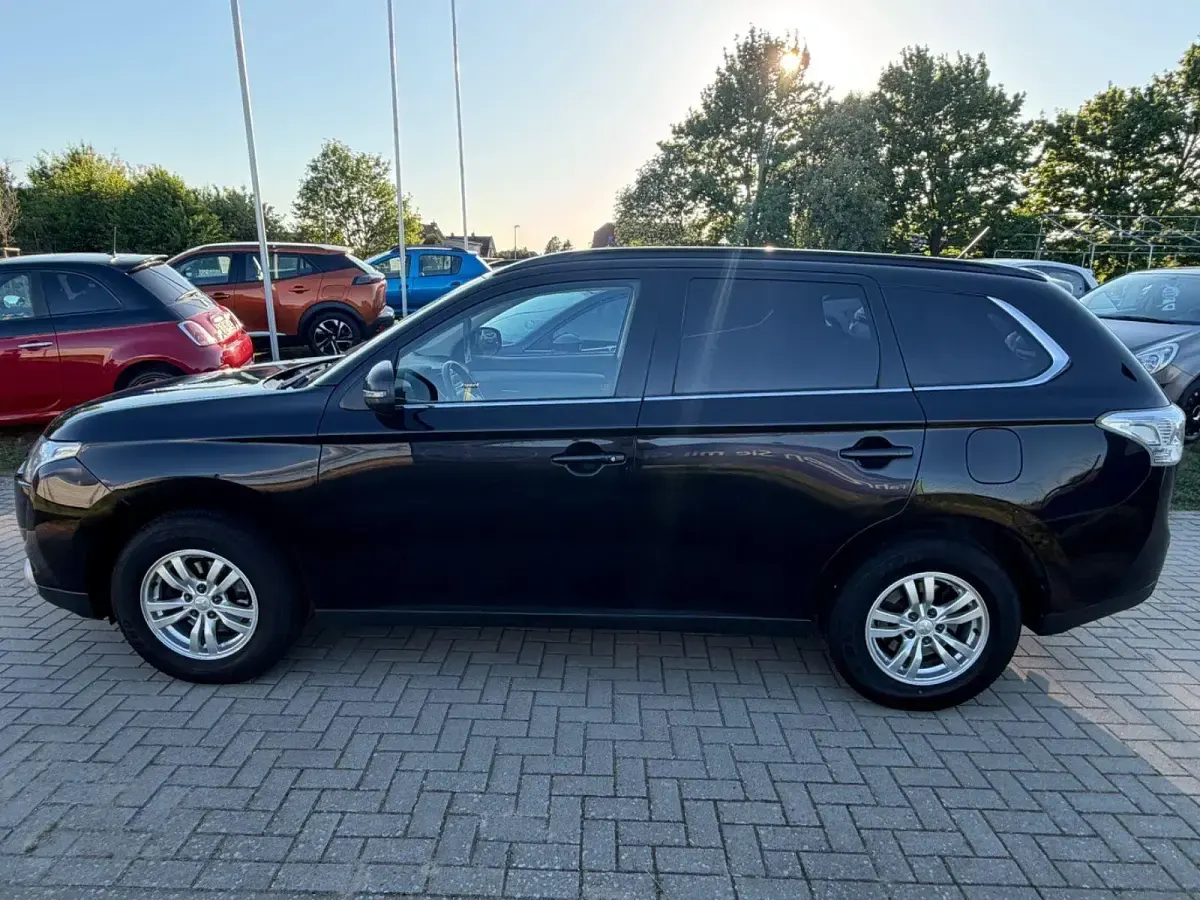Gebraucht Mitsubishi Outlander Invite 150 PS (110 kW) 2013 Schwarz SUV
