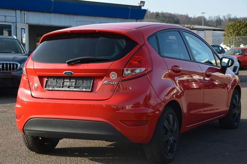 Gebraucht Ford Fiesta Trend 82 PS (60 kW) 2012 Rot Kleinwagen