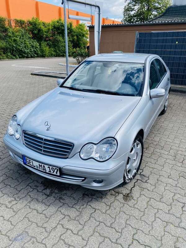 Silber Gebraucht 2005 Mercedes C180 Classic Limousine | 3.000 € (Guter Preis) - Bild 1/4
