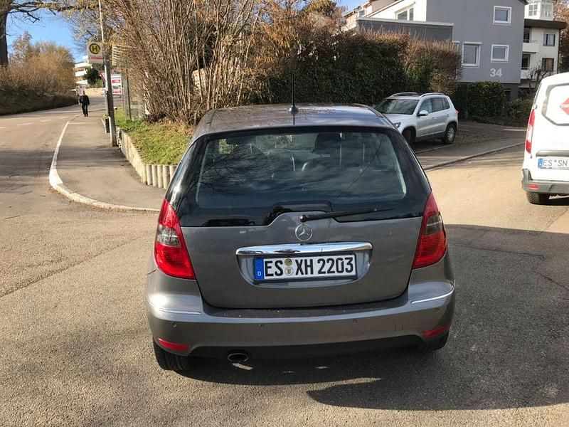 Gebraucht Mercedes A160 Avantgarde 95 PS (69 kW) 2011 Grau Limousine