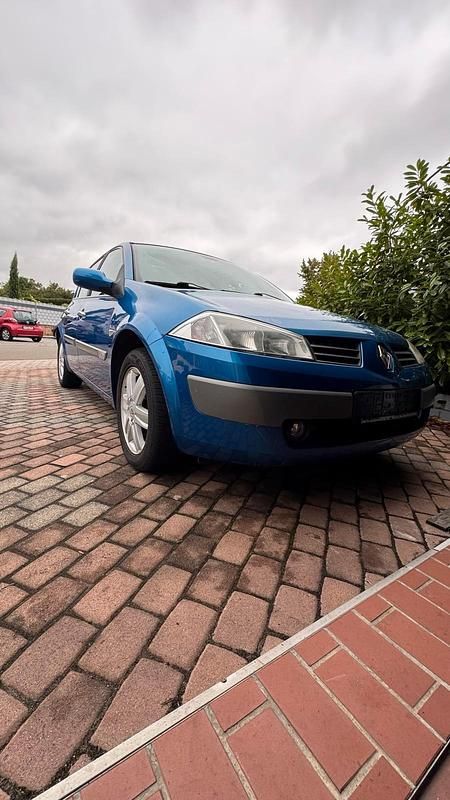 Blau Gebraucht 2005 Renault Mégane II Kleinwagen | 2.399 € (Etwas zu teuer) - Bild 1/4