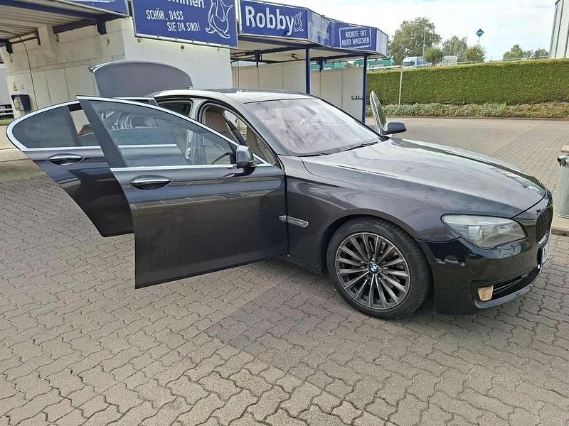 Gebraucht BMW 740 306 PS (225 kW) 2010 Schwarz Limousine