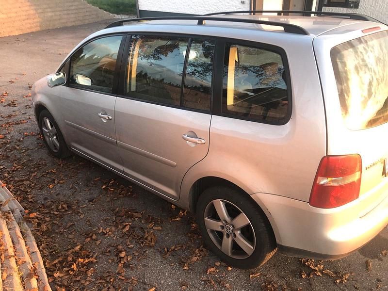 Silber Gebraucht 2003 VW Touran Trendline Van / Kleinbus | 555 € (Superpreis) - Bild 1/4