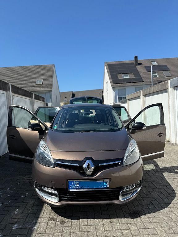 Braun Gebraucht 2014 Renault Scénic III Bose Edition Van / Kleinbus | 5.100 € (Fairer Preis) - Bild 1/4