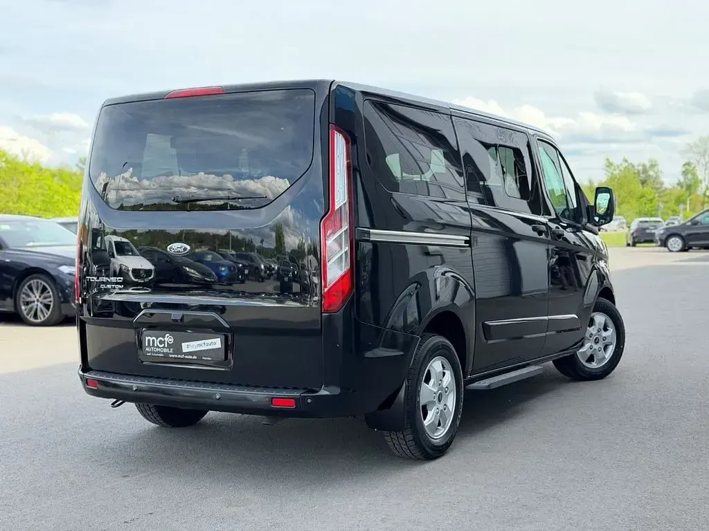 Gebraucht Ford Tourneo Titanium 170 PS (125 kW) 2018 Schwarz Van / Kleinbus