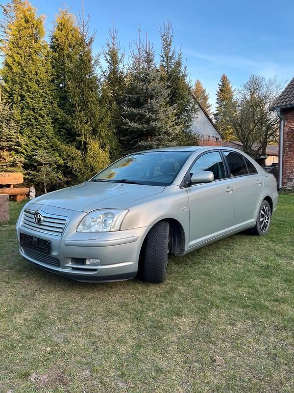 Silber Gebraucht 2004 Toyota Avensis Limousine | 2.900 € (Fairer Preis) - Bild 1/4