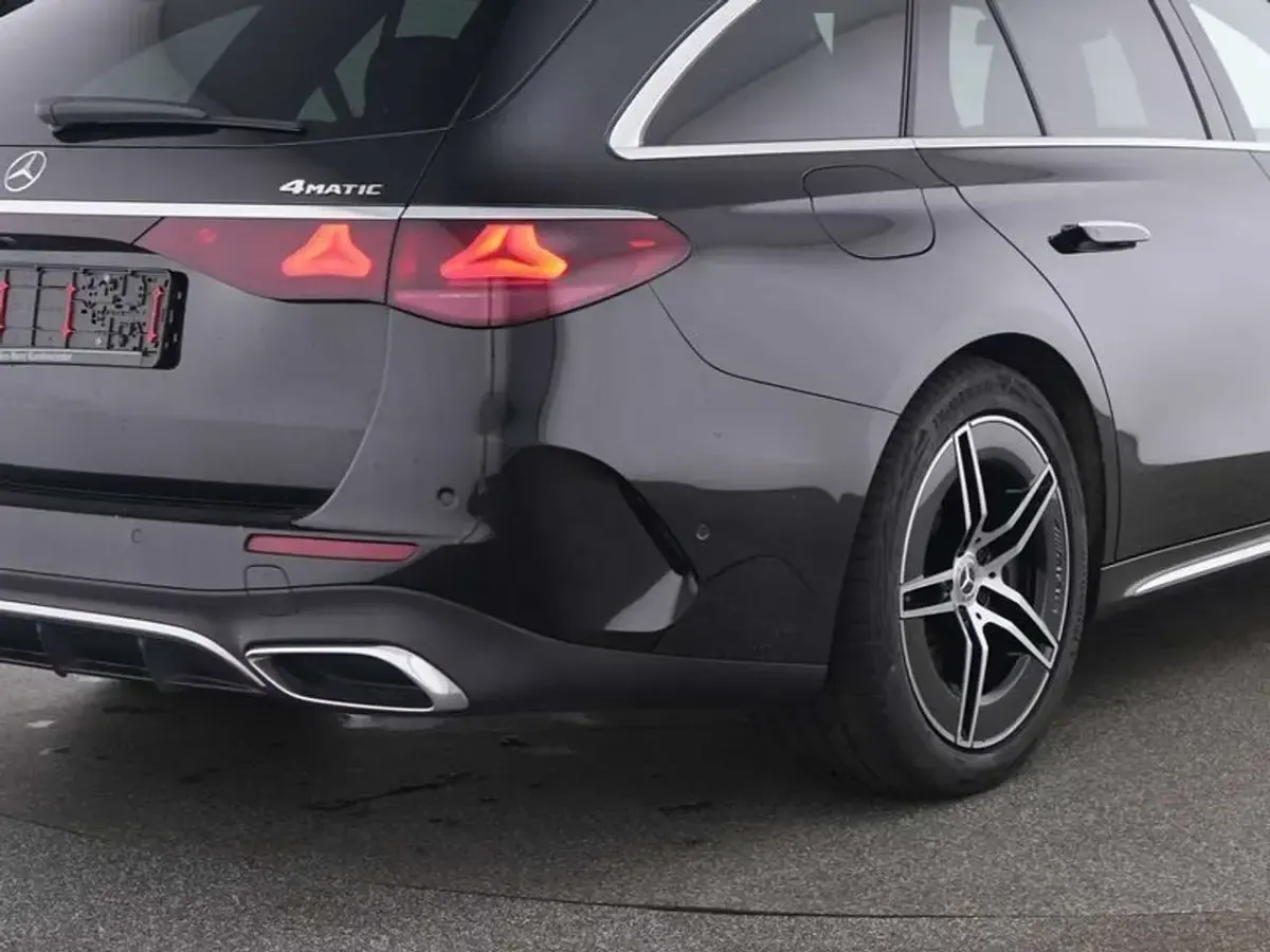 Gebraucht Mercedes E300 AMG 313 PS (230 kW) 2025 Lack obsidianschwarz Kombi